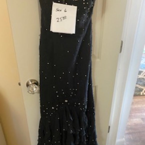 Formal dresses - Picture 5 of 5